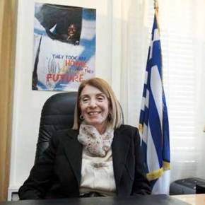 Καταχαρούμενη η κυρά Τασία: Θα της δώσουν και κονδύλια για να γεμίσει την Ελλάδα&nbsp;λαθρομετανάστες