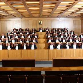 Οι δικαστές απαγορεύουν στους δανειστές να μειώνουν τις&nbsp;συντάξεις