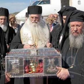 Πλήθος πιστών στον Ιερό Ναό Αγίας Βαρβάρας για να προσκυνήσουν τα ιερά λείψανα&nbsp;(vid)