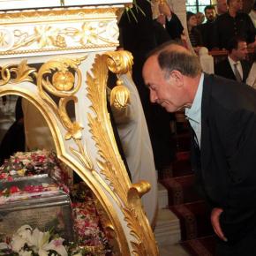 Τα λείψανα της Αγίας Βαρβάρας «έβγαλαν» είδηση για τα εξοπλιστικά&nbsp;σκάνδαλα