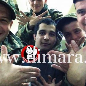 ΣΟΚ-Αλβανοί που υπηρετούν στον Ελληνικό Στρατό σχηματίζουν με τα χέρια τους τον αλβανικό αετό..Τα ξέρει αυτά ο Πάνος&nbsp;Καμμένος;;;