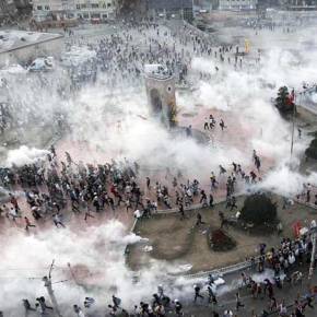 ΤΟ ΙΛΛΟΥΜΙΝΑΤΙΚΟ ΣΧΕΔΙΟ ΤΗΣ «ΠΛΑΤΕΙΑΣ» ΚΑΙ Ο ΕΠΕΡΧΟΜΕΝΟΣ&nbsp;ΑΡΜΑΓΕΔΔΩΝ