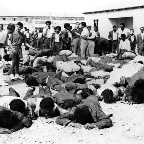 Μία εικόνα 1000 λέξεις: Έλληνες αιχμάλωτοι επιστρέφουν το 1956 από την&nbsp;Αλβανία