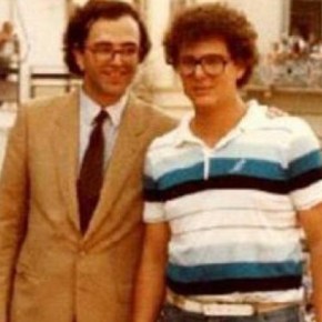 Ποιος είναι ο νεαρός δίπλα στο Αντώνη Σαμαρά; Δεν θα το&nbsp;πιστεύετε