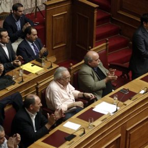 Η ψηφοφορία της Τετάρτης κρίνει: δεδηλωμένη, εκλογές και ενδεχόμενο αλλαγής του εκλογικού νόμου «Δεν θα αναλάβουμε πρωτοβουλία, αλλά αν τεθεί από άλλους δεν μπορεί να αποκλειστεί η συζήτηση», αναφέρει κορυφαίο κυβενρητικό&nbsp;στέλεχος