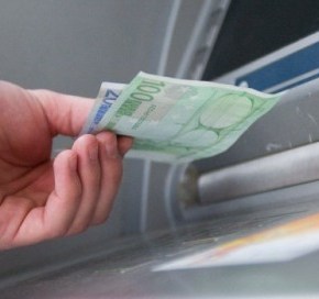 Αλλαγές στις αναλήψεις: Πότε τα ATM θα δίνουν τα 420&nbsp;ευρώ