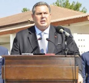 ΚΑΜΜΕΝΟΣ: Οσο είμαι υπουργός Εθνικής Αμυνας, δεν πρόκειται να δεχτώ μειώσεις στις αποδοχές των&nbsp;στρατιωτικών