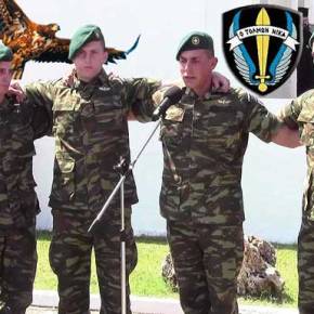 Ράγισαν και οι πέτρες με το ριζίτικο τραγούδι των Κρητών&nbsp;αλεξιπτωτιστών