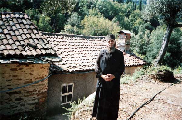 gerontas-nektarios-agioreitis--600X395