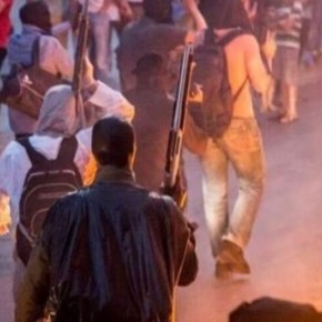 Τουρκία : Αλεβίτες διαδηλωτές με καραμπίνες απέναντι στην τουρκική&nbsp;αστυνομία