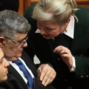 Δίκη ΧΑ: Αίρεται ο κατ’οίκον περιορισμός για Μιχαλολιάκο –&nbsp;Ζαρούλια