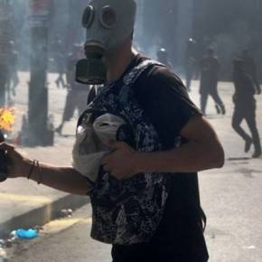 Ξέσπασαν επεισόδια από κουκουλοφόρους στο Σύνταγμα – 100 παρακρατικοί διέλυσαν πορεία κατά του&nbsp;Μνημονίου