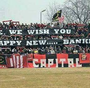 ΟΙ ΣΚΟΠΙΑΝΟΙ ΕΙΡΩΝΕΥΟΝΤΑΙ ΤΗΝ ΚΑΤΑΝΤΙΑ ΜΑΣ: Ελλάδα σου ευχόμαστε καλή χρεοκοπία&nbsp;(ΦΩΤΟ)