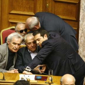 Χάος στον ΣΥΡΙΖΑ – Δραματικό μήνυμα Φλαμπουράρη στο εσωτερικό και στο εξωτερικό: «Ορισμένοι επιμένουν να οδηγήσουν τη χώρα μας εκτός της&nbsp;Ευρωζώνης»