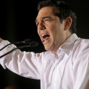 ΣΥΜΠΤΩΣΗ; Με το τραγούδι για τη δραχμή ο Σωκράτης Μάλαμας αποχαιρέτησε τον Αλέξη Τσίπρα στο&nbsp;Σύνταγμα