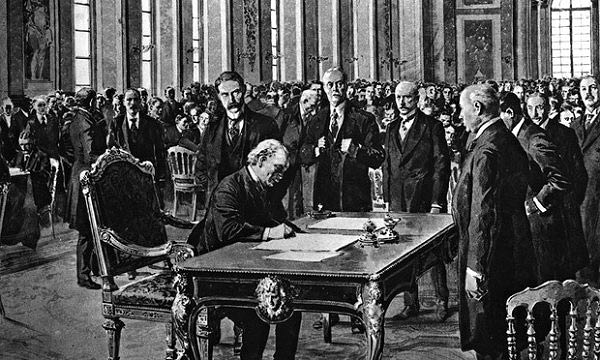 Versailles-treaty-signing-012-600x360