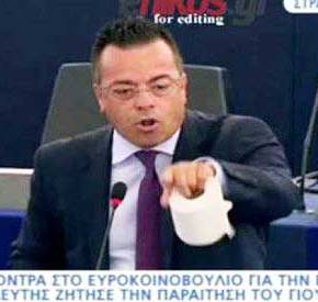 ΕΥΡΩΒΟΥΛΕΥΤΗΣ ΠΡΟΣ ΓΙΟΥΝΚΕΡ: «Καταντήσατε… κ@λόχαρτο το ευρώ»!&nbsp;(ΒΙΝΤΕΟ)