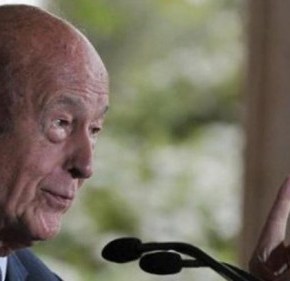 ΜΕΙΝΑΜΕ ΧΩΡΙΣ «ΣΥΜΜΑΧΟΥΣ»: «Η συμμετοχή της Ελλάδας στην ευρωζώνη πρέπει να ανασταλεί» δηλώνει ο φιλέλληνας Ζισκάρ Ντ”&nbsp;Εστέν