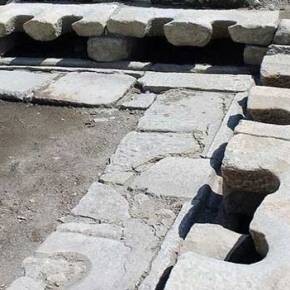 Στην αρχαία Στρατονίκεια της Καρίας βρέθηκαν μαρμάρινες δημόσιες τουαλέτες!&nbsp;(φωτο)