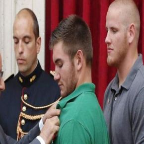 ΥΨΙΣΤΗ ΤΙΜΗ ΓΙΑ ΤΟΝ ΕΛΛΗΝΑ ΗΡΩΑ : Παράσημο έδωσε ο Ολάντ στους σωτήρες των 554 επιβατών του γαλλικού&nbsp;τρένου