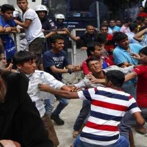 ΠΟΛΙΟΡΚΟΥΝ ΤΟ ΑΣΤΥΝΟΜΙΚΟ ΤΜΗΜΑ ΕΚΤΑΚΤΟ: Εμφύλιος λάθρο στην Κω – Συγκρούονται μέσα στην πόλη&nbsp;(vid)