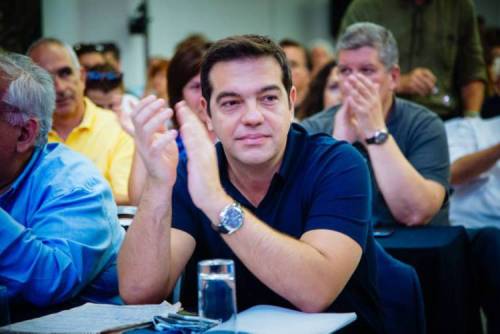 tsipras_heirokrotaei
