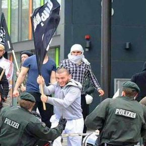 Η σημαία του ISIS στα χέρια την «φιλήσυχων προσφύγων» στην&nbsp;Γερμανία