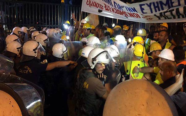 140915-metalwryxoi.jpg--600X375