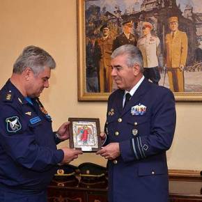 Την εικόνα του «Τιμωρού Αρχάγγελου» προσέφερε ο Α/ΓΕΑ στον Αρχηγό της Ρωσική Πολεμικής&nbsp;Αεροπορίας