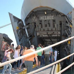 Απίστευτο! Στα νησιά που βουλιάζουν απο λάθρο …Στέλνουμε Αρματαγωγό με «Μουσικάντες»(φώτο)