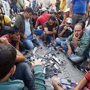 ΜΕ ΠΑΝΑΚΡΙΒΑ ΚΙΝΗΤΑ ΚΑΙ «ΕΙΔΙΚΑ» SMS-IPHONE ΔΙΑΚΙΝΟΥΝΤΑΙ ΟΙ ΠΑΡΑΝΟΜΟΙ&nbsp;ΜΕΤΑΝΑΣΤΕΣ