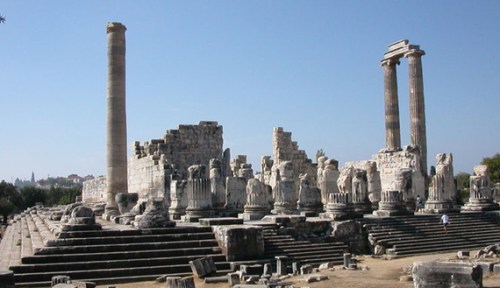 Didyma_Naos_Apollona_Militos