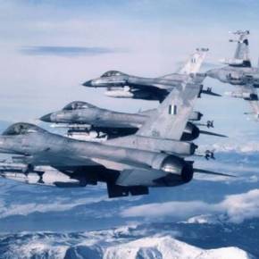 ΧΑΜΗΛΕΣ ΣΥΝΕΧΕΙΣ ΠΤΗΣΕΙΣ ΕΛΛΗΝΙΚΩΝ(;) ΜΑΧΗΤΙΚΩΝ ΑΕΡΟΣΚΑΦΩΝ ΠΑΝΩ ΑΠΟ ΤΗΝ&nbsp;ΑΤΤΙΚΗ!