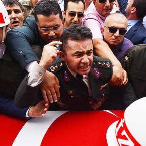 «Φωνή λαού οργή θεού» στην Τουρκία που κινδυνεύει να&nbsp;«διαλυθεί»