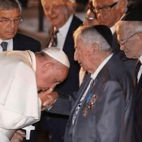 Ο Πάπας προσκυνάει τους Σιωνιστές-Ποιοι είναι στην&nbsp;φωτογραφία;