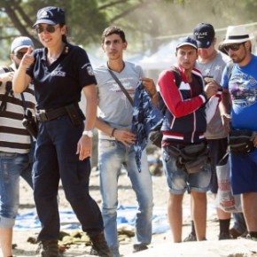 Ανεξέλεγκτες οι ροές των προσφύγων στη Μυτιλήνη Το τελευταίο τριήμερο μπήκαν στη Λέσβο περισσότεροι από 7.000 μετανάστες και&nbsp;πρόσφυγες