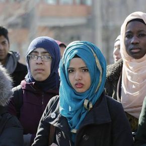 Το κλείσιμο των δημόσιων σχολείων στις ΗΠΑ λόγω μουσουλμανικών εορτών προκαλεί αντιδράσεις. Σύντομα και στην&nbsp;Ελλάδα;