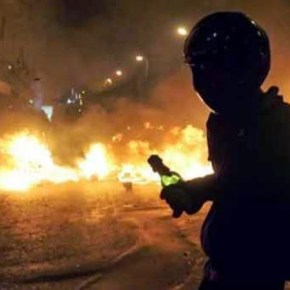 Άφησαν ελεύθερο τον αναρχικό που πυρπόλησε αστυνομικό των&nbsp;ΜΑΤ