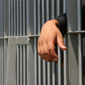 Η κυβέρνηση Τσίπρα απελευθερώνει εγκληματίες και στέλνει στη φυλακή με νέο νόμο οφείλετες του&nbsp;ΟΑΕΕ