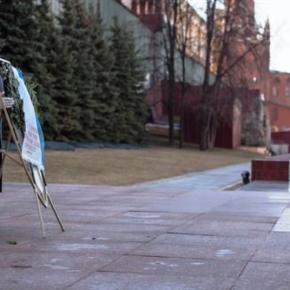 Ευσεβής στη Μόσχα και ασεβής στη χώρα του ως αποτέλεσμα αλλοτρίωσης της εθνικής συνείδησης και της ιστορικής&nbsp;μνήμης