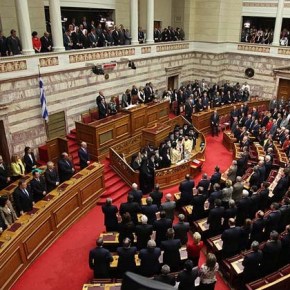 Ύβρεις και ένταση στη Βουλή μετά από προκλητικές δηλώσεις του Λαγού Διεκόπη η συνεδρίαση μετά από σφοδρή αντιπαράθεση με βουλευτές του&nbsp;ΚΚΕ