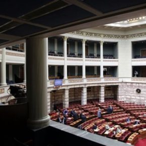 Σύσσωμη η αντιπολίτευση καταψηφίζει την&nbsp;κυβέρνηση
