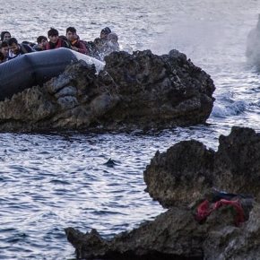 Υγρός τάφος το Αιγαίο – Στους 16 οι νεκροί, μεταξύ των οποίων 11 παιδιά Τα περιστατικά συνέβηκαν σε Λέσβο, Σάμο, Αγαθονήσι – Σε εξέλιξη οι έρευνες για τους 33 αγνοούμενους&nbsp;πρόσφυγες