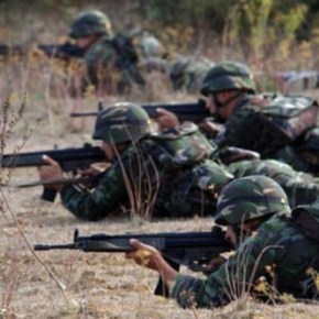 Χωρίς «σφαίρες» θα μείνει ο ΕΣ, η Τρόικα απαιτεί την πώληση&nbsp;πυρομαχικών