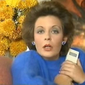 ΓΙΑ ΤΑ ΛΕΦΤΑ ΤΑ ΚΑΝΕΙ ΟΛΑ! ΔΕΙΤΕ ΤΗΝ ΕΚΑΛΙΩΤΙΣΑ ΚΟΜΜΟΥΝΙΣΤΡΙΑ ..,ΜΕ ΤΗΝ ΘΕΡΜΑΙΝΟΜΕΝΗ ΠΙΣΙΝΑΡΑ ΛΙΑΝΑ ΚΑΝΕΛΛΗ ΝΑ ΔΙΑΦΗΜΙΖΕΙ ΦΑΣΟΛΑΚΙΑ!(ΒΙΝΤΕΟ)