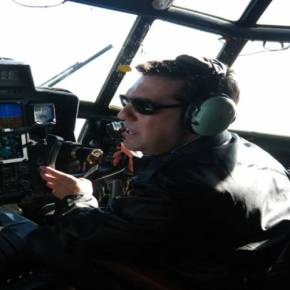 Στο πιλοτήριο του C-130 με δερμάτινο μπουφάν ο Α.Τσίπρας – Επίδειξη μαχητικού πνεύματος σε μια δύσκολη εποχή για την χώρα&nbsp;(εικόνες)