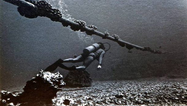 submarine-telephone-cable-and-diver.jpg650