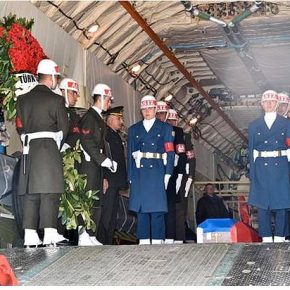 Έφτασε στη Μόσχα η σορός του άτυχου Χειριστή του SU-24 ..Συνοδεία Μαχητικών&nbsp;(φώτο)