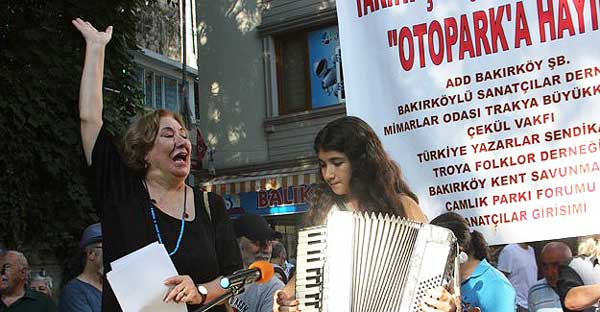 Δυο-εκκλησιες600x312