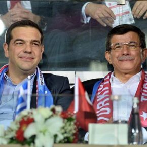 Τσίπρας και Νταβούτογλου μαζί στο γήπεδο [φωτό,&nbsp;βίντεο]